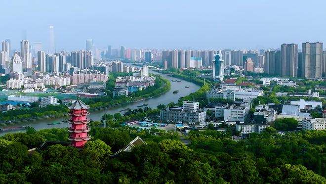 特斯拉融合完美智能汽车安全吗_特斯拉安全功能拯救司乘_特斯拉汽车：安全与智能的完美融合