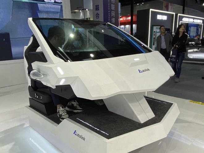 特斯拉安全功能拯救司乘_特斯拉融合完美智能汽车安全吗_特斯拉汽车：安全与智能的完美融合