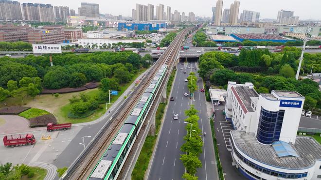 特斯拉安全功能拯救司乘_特斯拉融合完美智能汽车安全吗_特斯拉汽车：安全与智能的完美融合