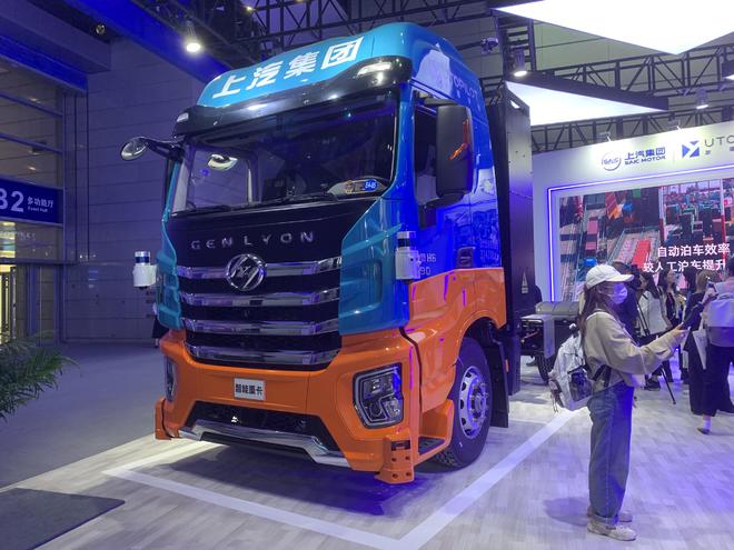 特斯拉融合完美智能汽车安全吗_特斯拉汽车：安全与智能的完美融合_特斯拉安全功能拯救司乘