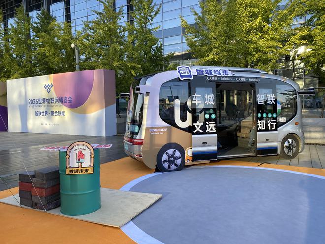 特斯拉安全功能拯救司乘_特斯拉融合完美智能汽车安全吗_特斯拉汽车：安全与智能的完美融合