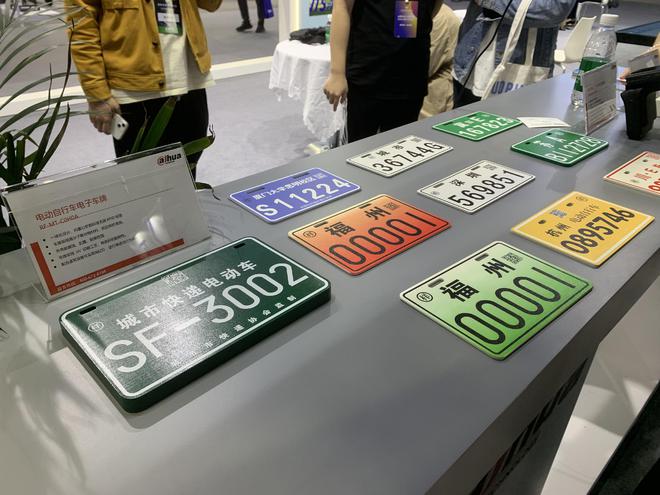 特斯拉融合完美智能汽车安全吗_特斯拉汽车：安全与智能的完美融合_特斯拉安全功能拯救司乘