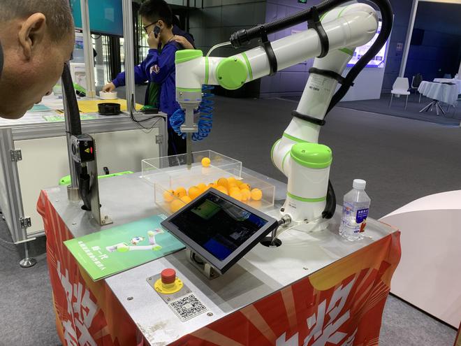 特斯拉汽车：安全与智能的完美融合_特斯拉融合完美智能汽车安全吗_特斯拉安全功能拯救司乘