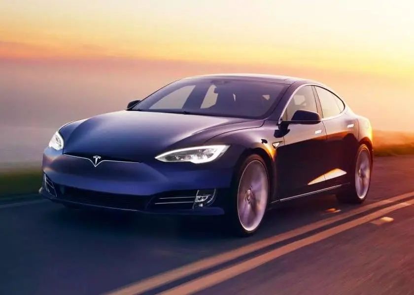 特斯拉的功能安全_特斯拉安全功能拯救司乘_特斯拉汽车：安全与智能的完美融合