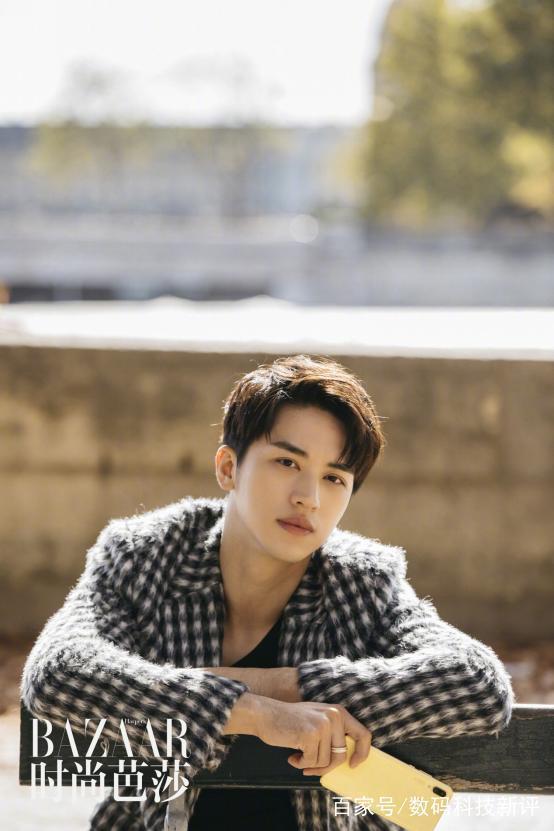 帅翻整个巴黎时装周,许魏洲携华为nova3樱草金引领时尚潮流