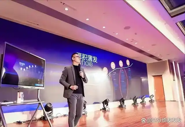 马化腾创业初期的艰难与奇迹_从创业初期到行业巨头:马化腾的历程_马化腾的创业历程及启发