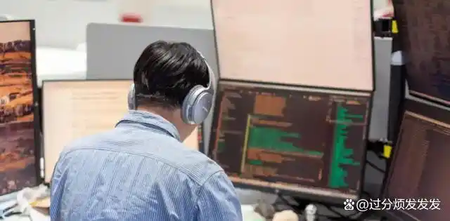 马化腾的创业历程及启发_从创业初期到行业巨头:马化腾的历程_马化腾创业初期的艰难与奇迹