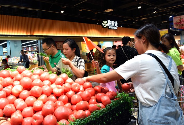 胖东来服务理念_以顾客为核心的服务,胖东来的传统与创新_胖东来服务理念培训课件