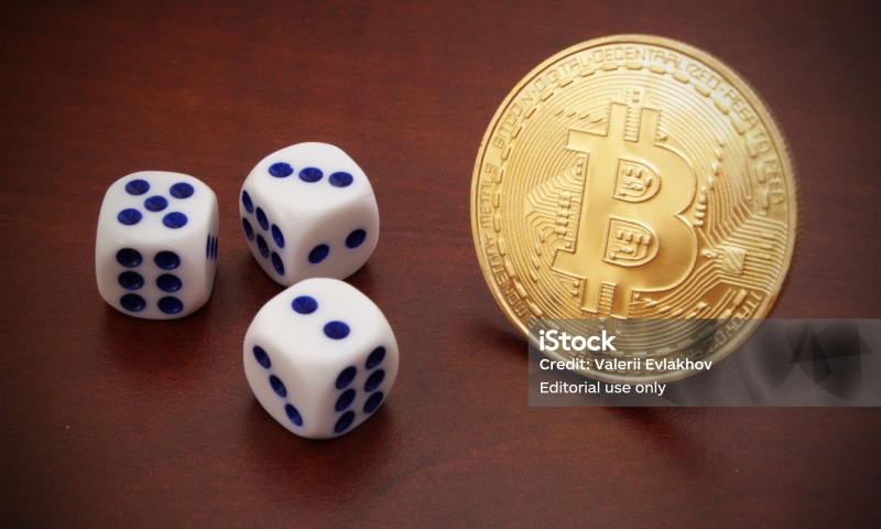 比特币加密货币_当价格飙升时,投资比特币可能很诱人,但谨慎行事至关重要。由于其波动性,专家建议只将净资产的一小部分投资于加密货币。虽然有可能获得可观的回报,但必须记住,投资比特币具有固有风险。_比特币投资波动性