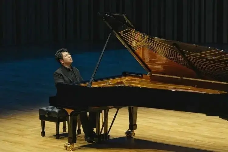 李小龙在国际影坛的影响_李小龙影响世界十大人物_李小龙电影成就