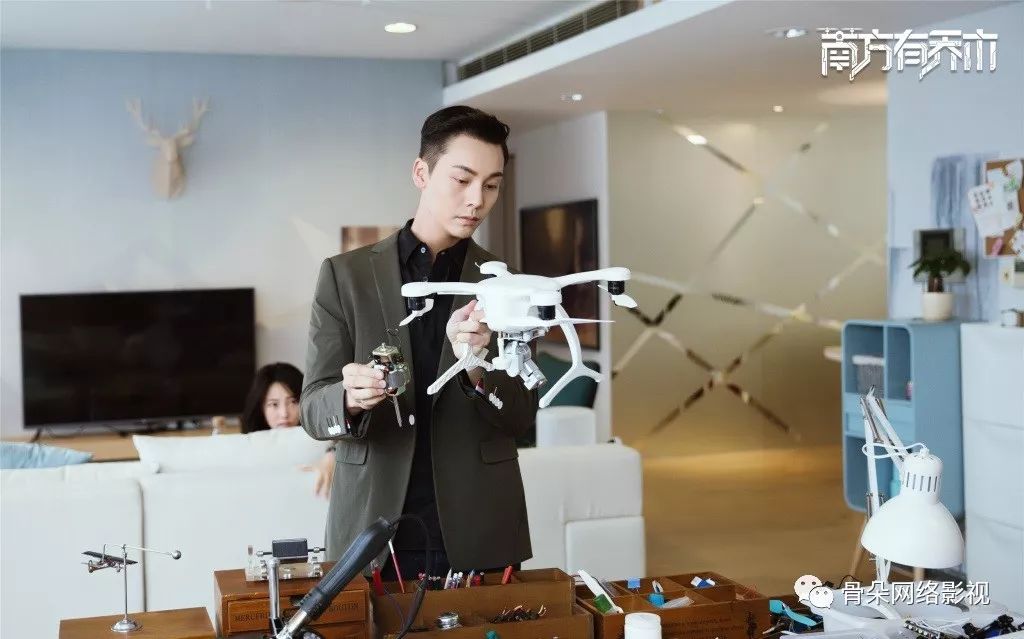 无人机表演的情感表达与观众共鸣_无人共鸣会增加孤独感_演唱共鸣