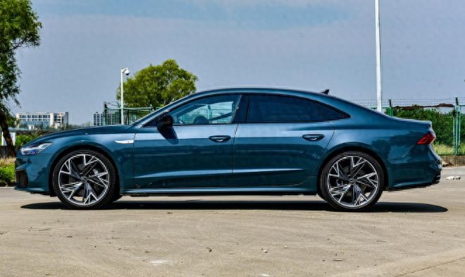 奥迪的驾驶乐趣_奥迪驾驶模式是什么意思_如何利用奥迪的智能系统提升驾驶效率？