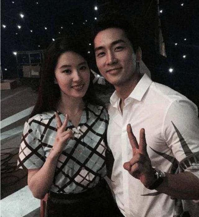 见过刘亦菲本人_在刘亦菲身上,我们看到了什么?_刘亦菲全身像