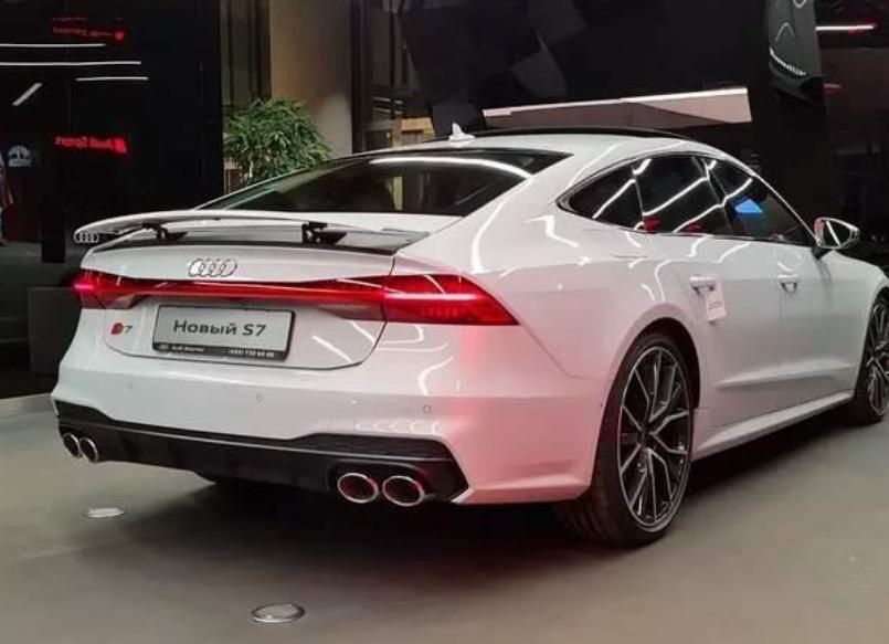 奥迪的驾驶乐趣_如何利用奥迪的智能系统提升驾驶效率?_奥迪驾控体验