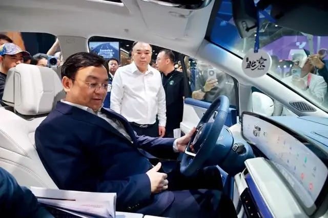 如何通过沃尔沃的科技提升家庭出行?_沃尔沃家庭旅行车_沃尔沃汽车科技日