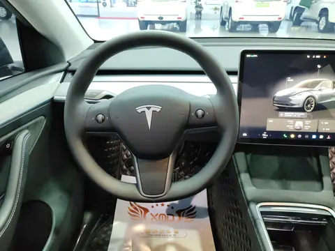 体验新款特斯拉Model Y的驾驶乐趣_特斯拉modely驾驶体验_试驾特斯拉modely