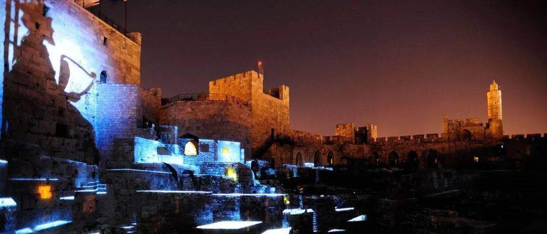 无人机航拍夜景_无人街景夜晚_无人机表演如何改变城市夜景？