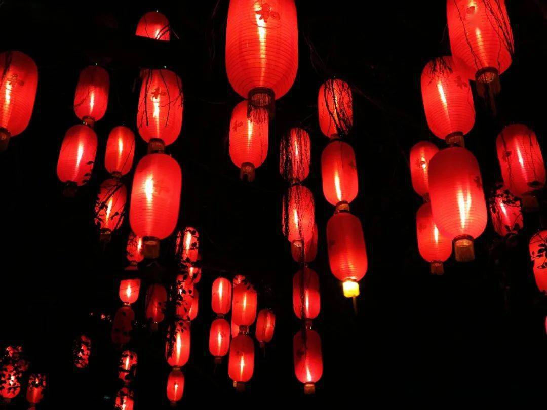 无人街景夜晚_无人机航拍夜景_无人机表演如何改变城市夜景？