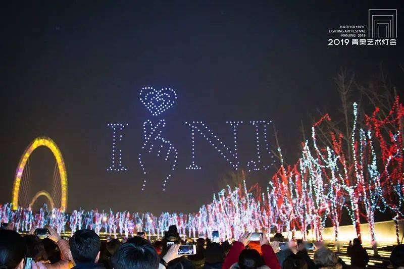 无人机航拍夜景_无人街景夜晚_无人机表演如何改变城市夜景？