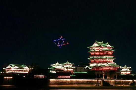 无人街景夜晚_无人机表演如何改变城市夜景?_无人机航拍夜景