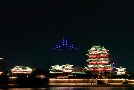 无人机航拍夜景_无人机表演如何改变城市夜景?_无人街景夜晚