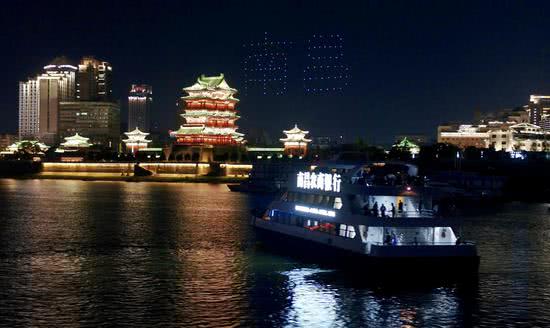 无人机航拍夜景_无人机表演如何改变城市夜景?_无人街景夜晚