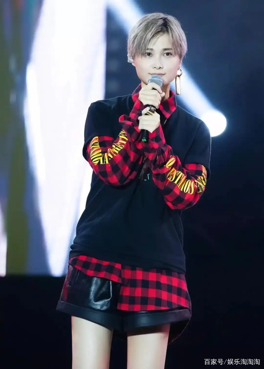 李宇春在新专辑中尝试突破性的音乐方向,颠覆传统_杨坤新专辑造型怪异突破大_qq音乐李宇春数字专辑