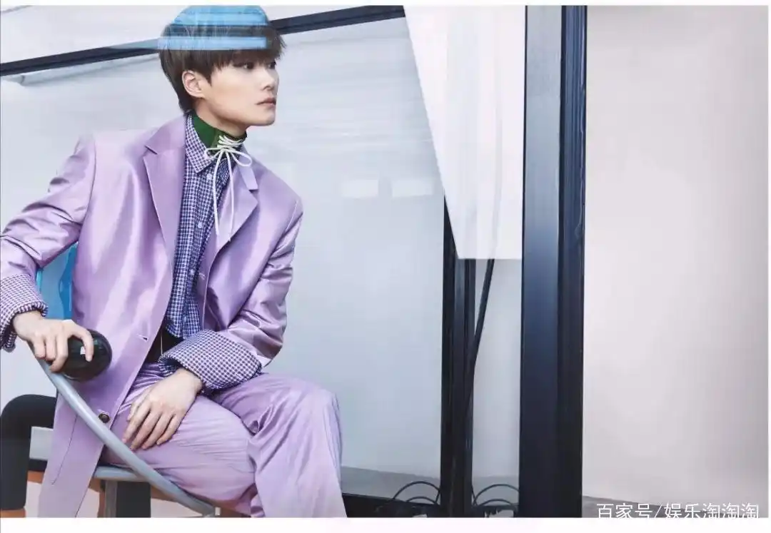 李宇春在新专辑中尝试突破性的音乐方向,颠覆传统_qq音乐李宇春数字专辑_杨坤新专辑造型怪异突破大