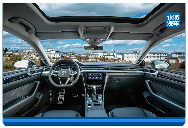 劳斯莱斯驾驶室视角视频_劳斯莱斯的驾驶体验:让你成为路上的焦点_劳斯莱斯车主视角