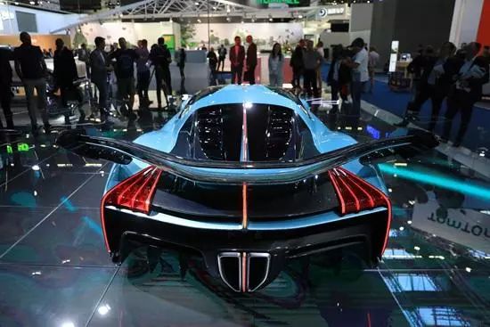 劳斯莱斯驾驶视频大全_劳斯莱斯的驾驶体验:让你成为路上的焦点_劳斯莱斯车主视角