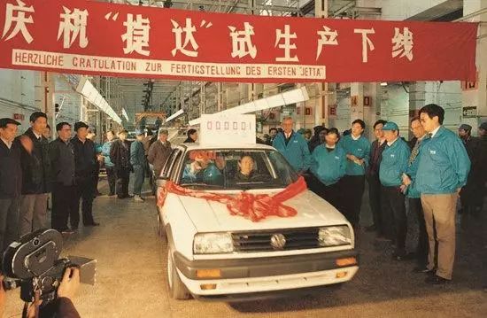 劳斯莱斯驾驶视频大全_劳斯莱斯车主视角_劳斯莱斯的驾驶体验:让你成为路上的焦点