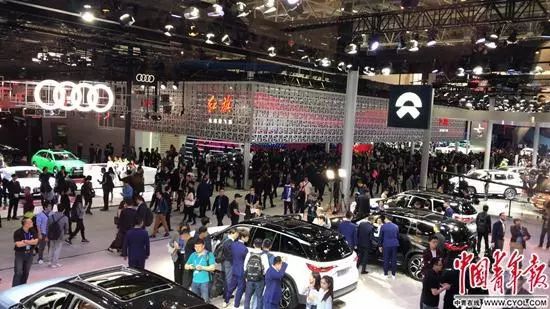 劳斯莱斯车主视角_劳斯莱斯的驾驶体验:让你成为路上的焦点_劳斯莱斯驾驶视频大全