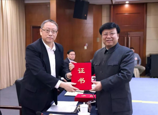 2024年,孔维克连任民革中央画院院长,由民革中央主席郑建邦颁发聘书