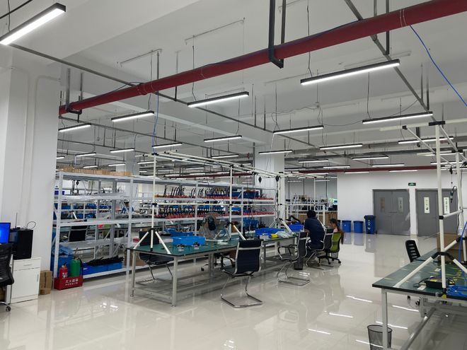 无人机灯光秀技术_无人机表演的灯光设计与视觉冲击_做灯光汇报的无人机参数