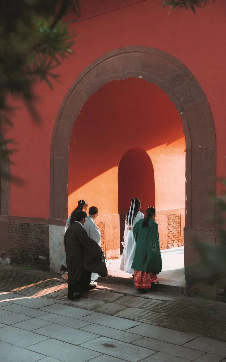 吕布形象描述_吕布与罗贯中笔下的形象_吕布笔下形象罗贯中的故事