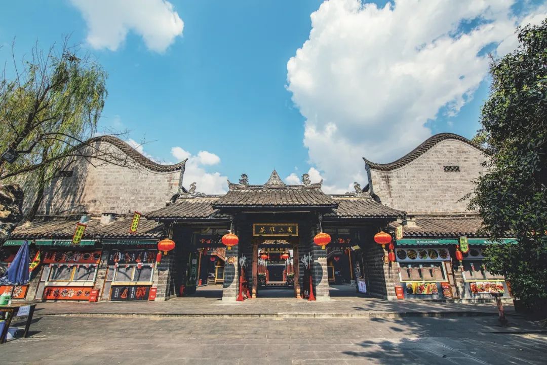 吕布笔下形象罗贯中的故事_吕布形象描述_吕布与罗贯中笔下的形象