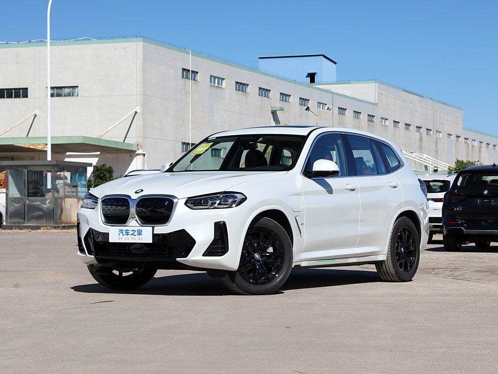 宝马汽车产品市场竞争分析_宝马的安全优势如何影响购车决策？_宝马汽车的定价策略