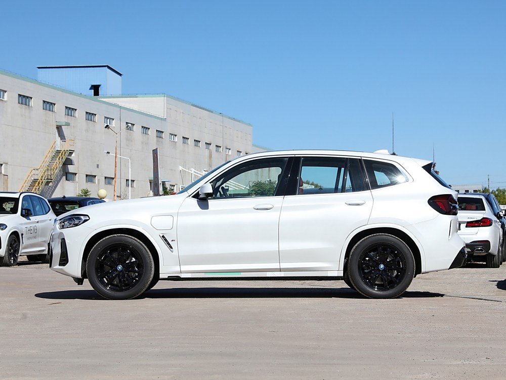 宝马汽车的定价策略_宝马汽车产品市场竞争分析_宝马的安全优势如何影响购车决策？