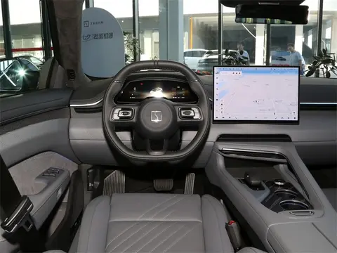 试驾特斯拉modely_试驾特斯拉y_体验新款特斯拉Model Y的驾驶乐趣