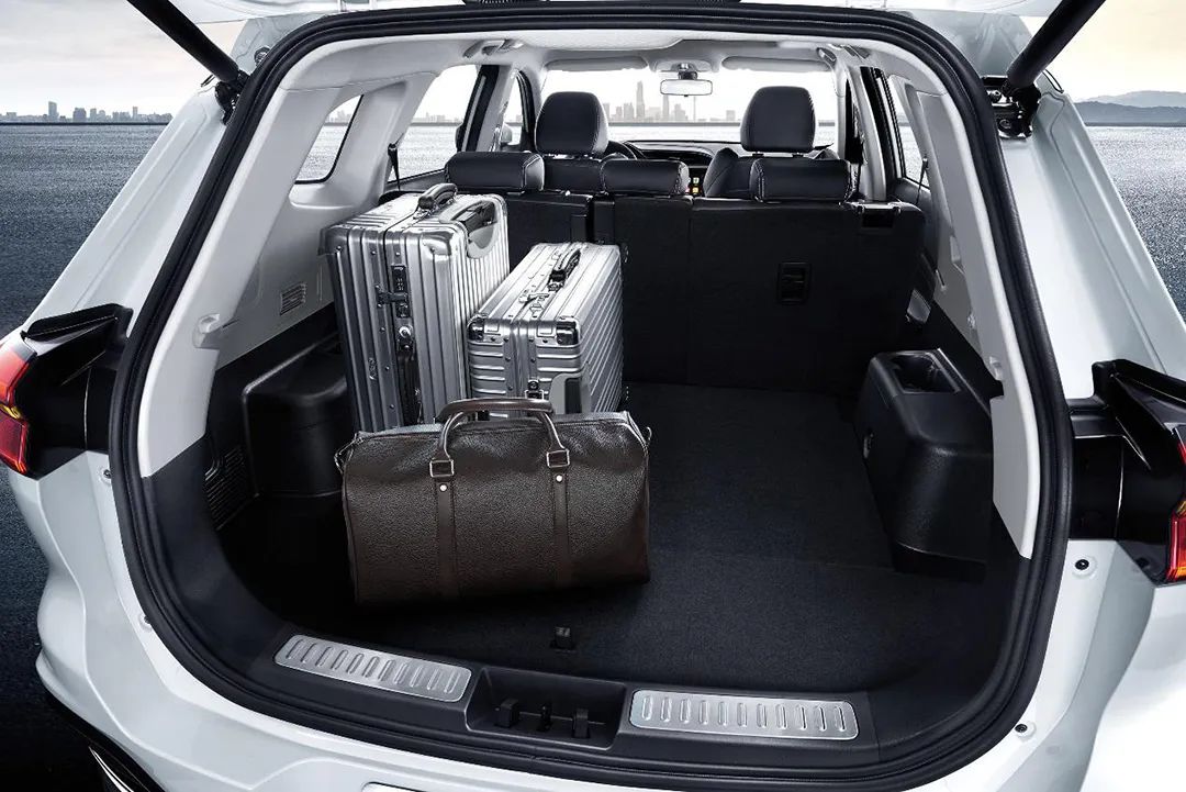 新能源汽车市场的不确定性:销量与燃油车的较量_能源车与燃油车的市场份额_燃油车销量排行榜