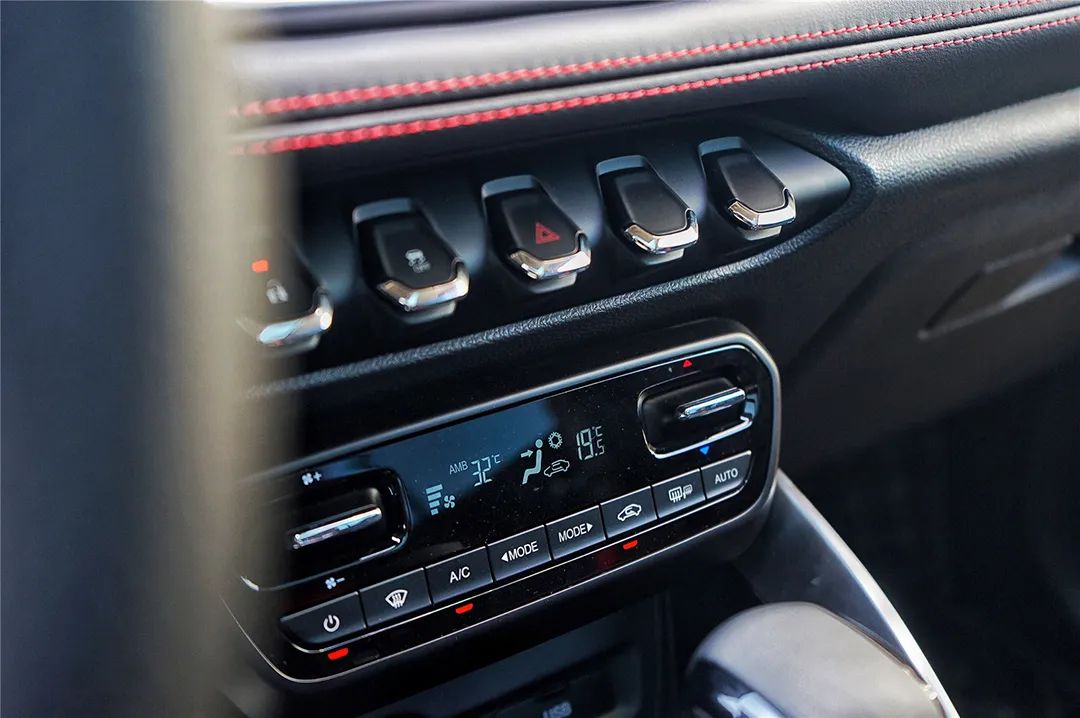 新能源汽车市场的不确定性:销量与燃油车的较量_能源车与燃油车的市场份额_燃油车销量排行榜