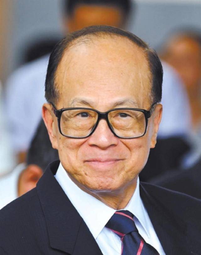 李嘉诚的创业故事:勇气与智慧_李嘉诚创业的励志故事_李嘉诚智慧勇气创业故事简介