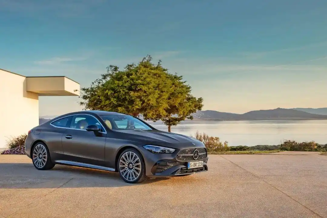 奔驰的运动轿车：动感与优雅并存_奔驰运动型轿车_奔驰动感型