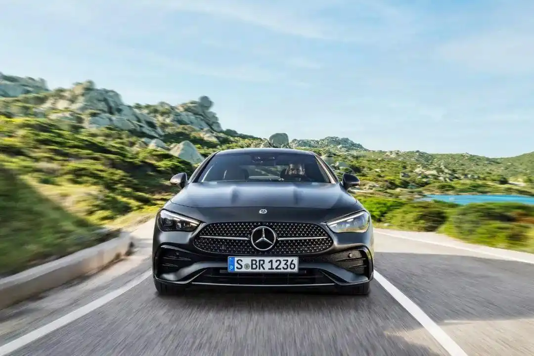 奔驰的运动轿车：动感与优雅并存_奔驰运动型轿车_奔驰动感型