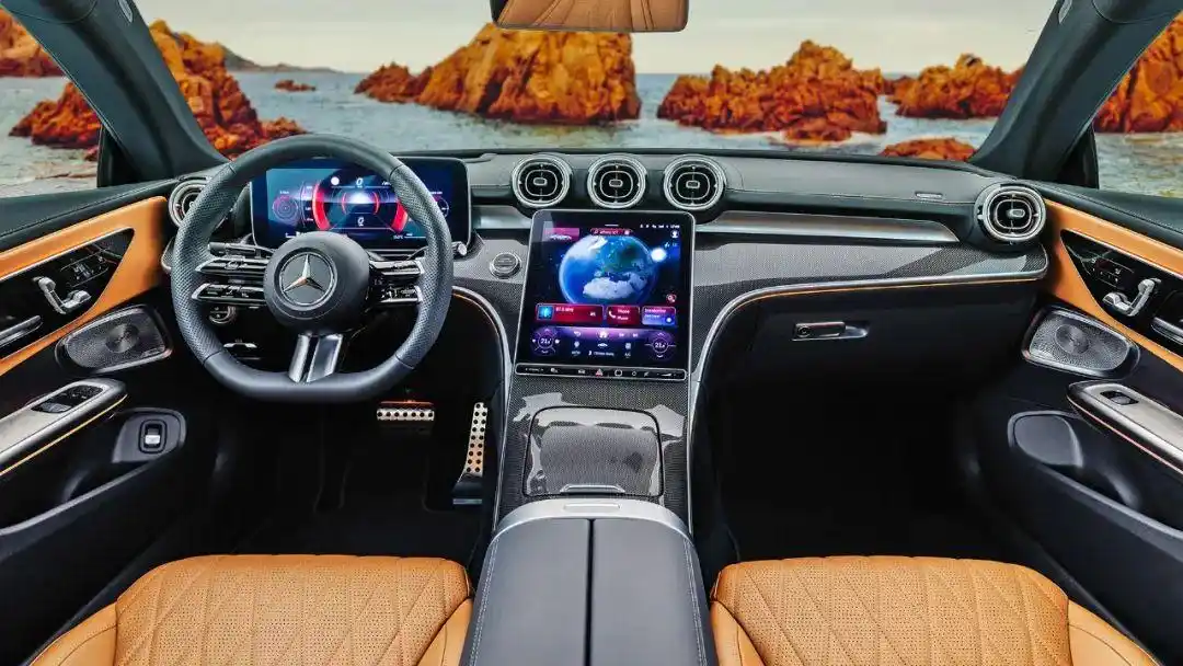 奔驰动感型_奔驰运动型轿车_奔驰的运动轿车：动感与优雅并存