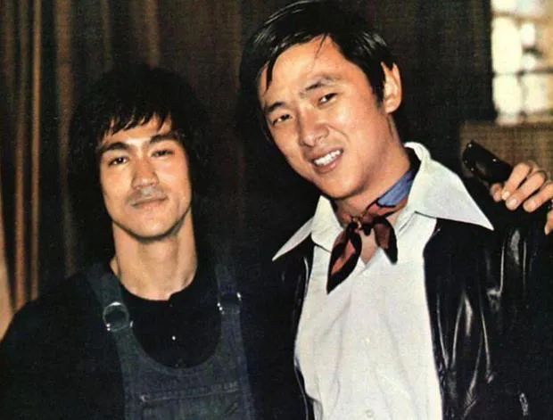 成龙的影迷里有哪些名人_成龙在全球影迷心中的影响_成龙歌曲迷