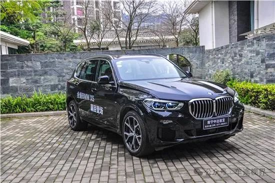 宝马科技套装是什么_安全科技与豪华体验:宝马的完美结合_宝马高科技