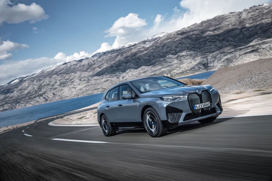 宝马新科技_安全科技与豪华体验:宝马的完美结合_宝马科技