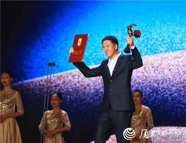 李易峰演唱所有歌_李易峰演唱会歌曲_李易峰在里程碑演唱会上致敬经典