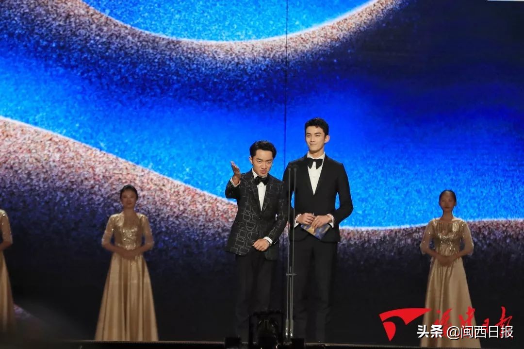 李易峰在里程碑演唱会上致敬经典_李易峰演唱所有歌_李易峰演唱会歌曲